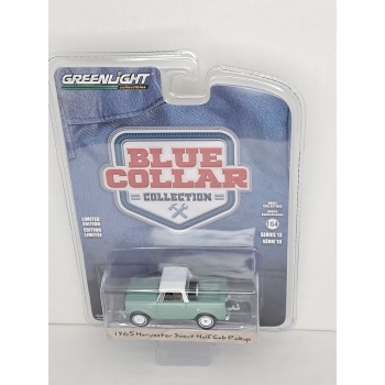 Greenlight 1:64 Harvester Scout Half Cab Pickup 1965 aspen green